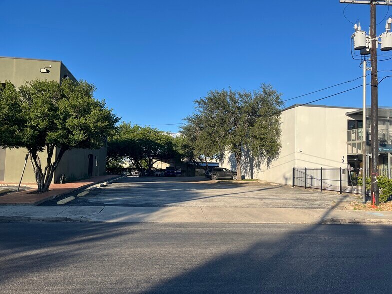 1739 Citadell Plz, San Antonio, TX à vendre - Photo de l’immeuble – Image 2 sur 21