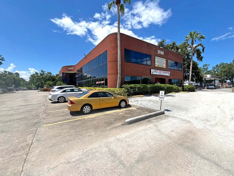 3550 W Waters Ave, Tampa, FL à louer - Photo de l’immeuble – Image 2 sur 6