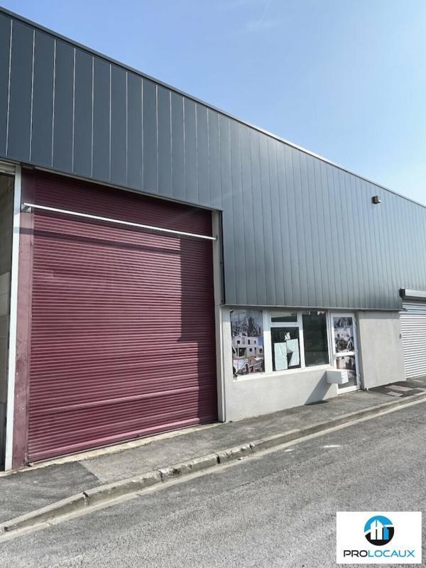 Local commercial dans Saint-Maximin à louer Photo de l’immeuble– Image 1 sur 7