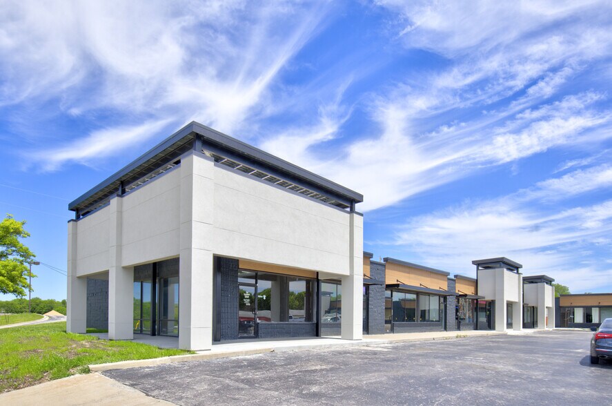 7711 N Oak Tfwy, Kansas City, MO à louer - Photo de l’immeuble – Image 3 sur 9