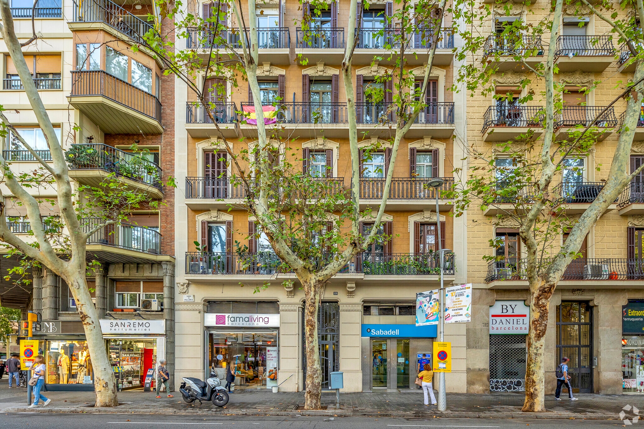 Local commercial dans Barcelone, Barcelona à louer Photo principale– Image 1 sur 2