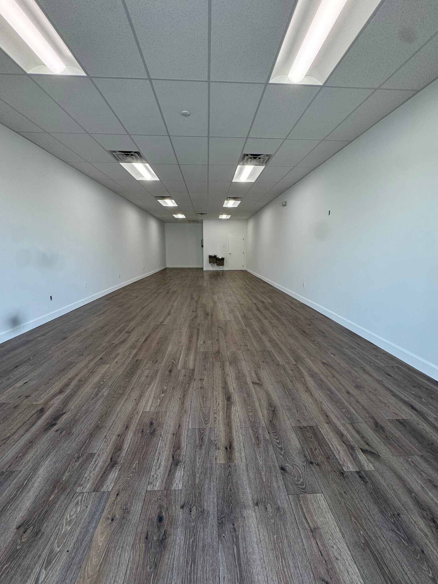 240 S Andrews Ave, Pompano Beach, FL à louer Photo intérieure– Image 1 sur 4