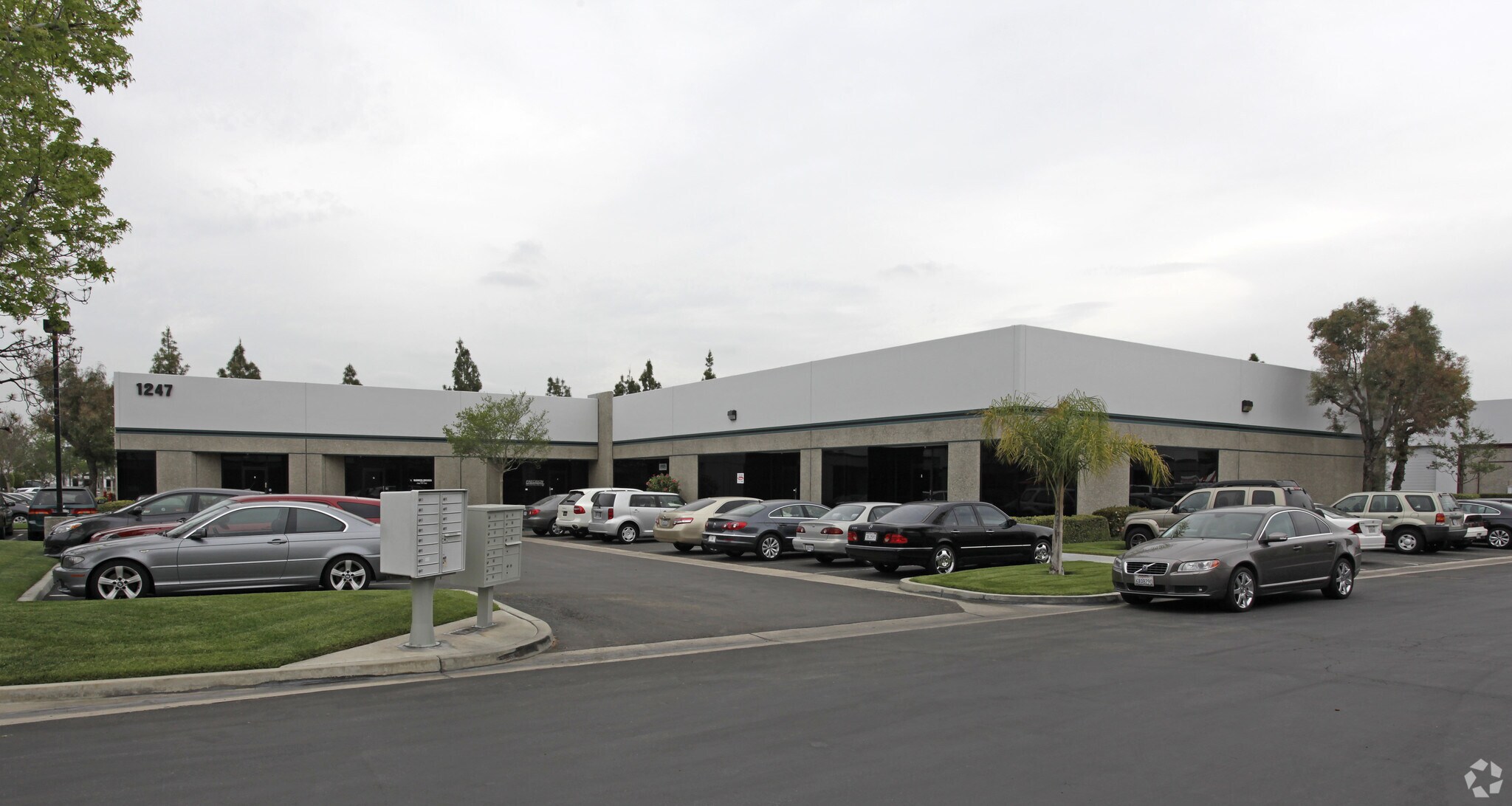 1241 N Lakeview Ave, Anaheim, CA à louer Photo principale– Image 1 sur 3