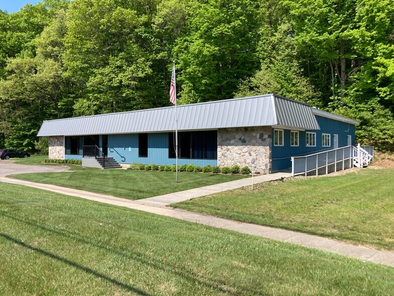 3639 Cass Rd, Traverse City, MI à vendre - Photo de l’immeuble – Image 1 sur 14