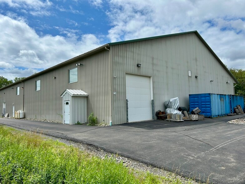 137 Market Way, Mount Pocono, PA à vendre - Photo de l’immeuble – Image 2 sur 10