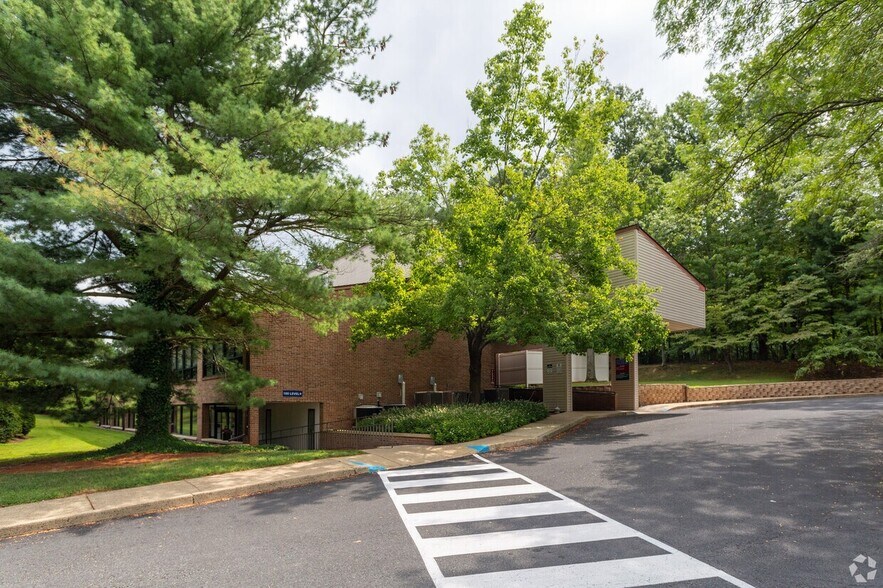 800 W State St, Doylestown, PA à louer - Photo de l’immeuble – Image 3 sur 9