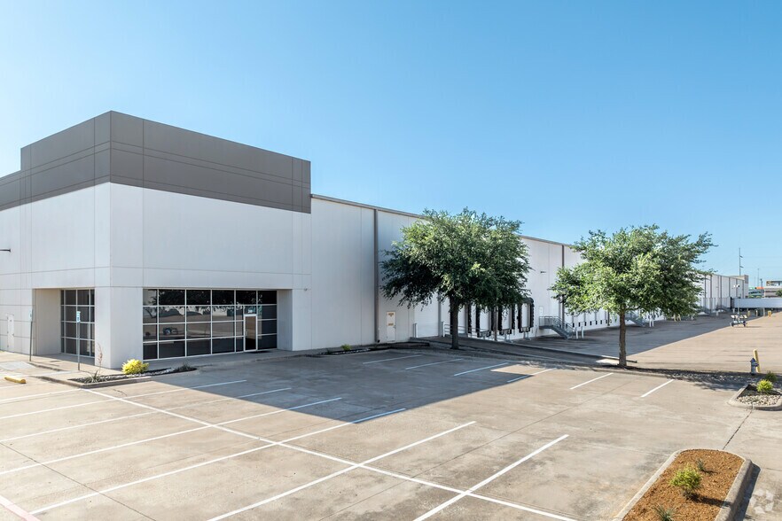 4401 Samuell Blvd, Mesquite, TX à louer - Photo de l’immeuble – Image 3 sur 22