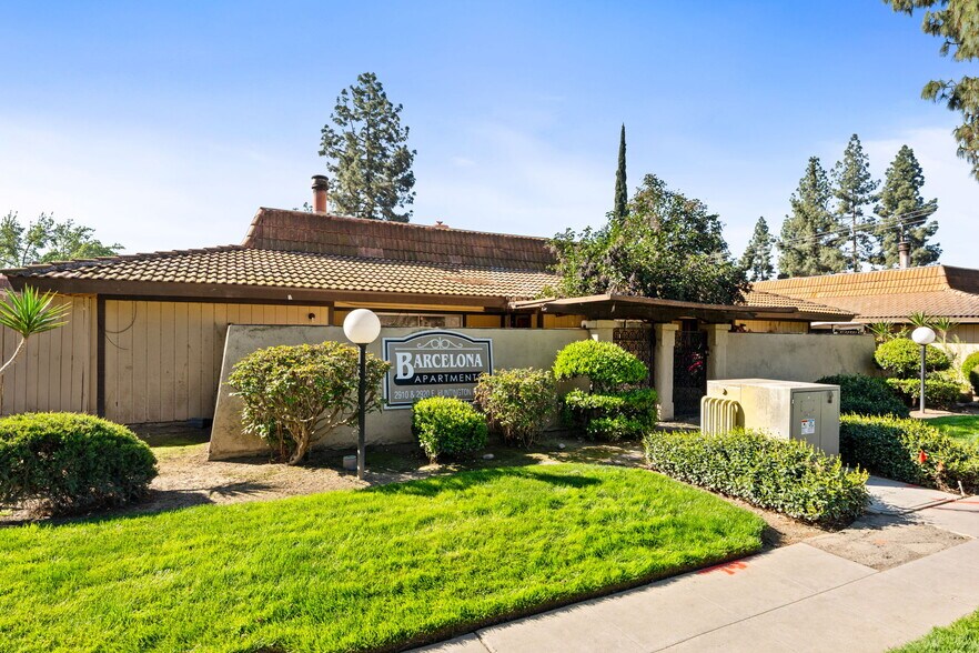 2910 E Huntington Blvd, Fresno, CA à vendre - Photo de l’immeuble – Image 3 sur 11