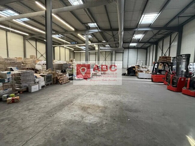 Plus de détails pour Local d'activités à louer