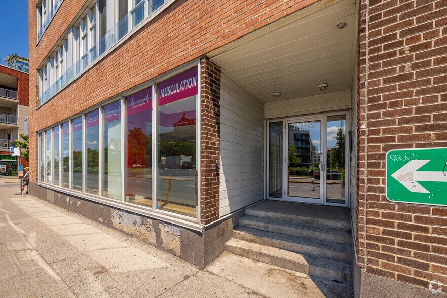 7345 Boul Saint-Laurent, Montréal, QC à vendre - Photo de l’immeuble – Image 2 sur 5
