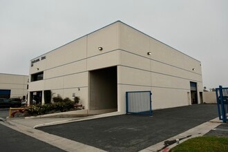 558 Amapola Ave, Torrance, CA à louer Photo de l’immeuble– Image 2 sur 6