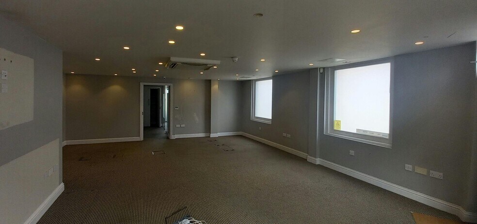 298 Upper Richmond West Rd, Londres à louer - Photo de l’immeuble – Image 2 sur 4