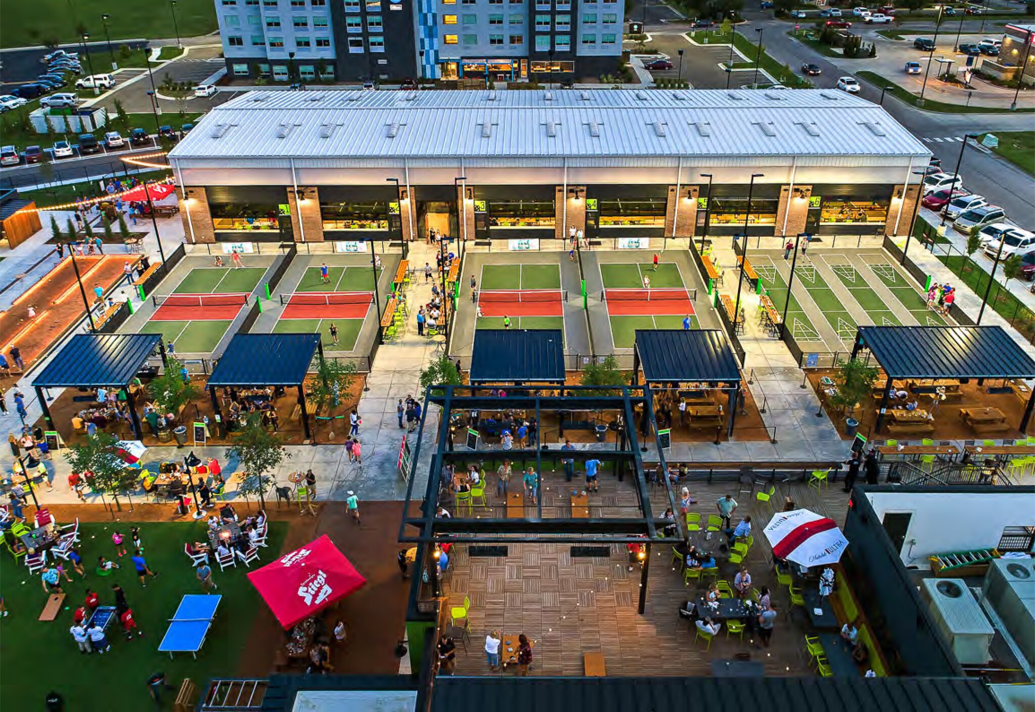 1240 N Greenwich Rd, Wichita, KS à vendre Photo de l’immeuble– Image 1 sur 2