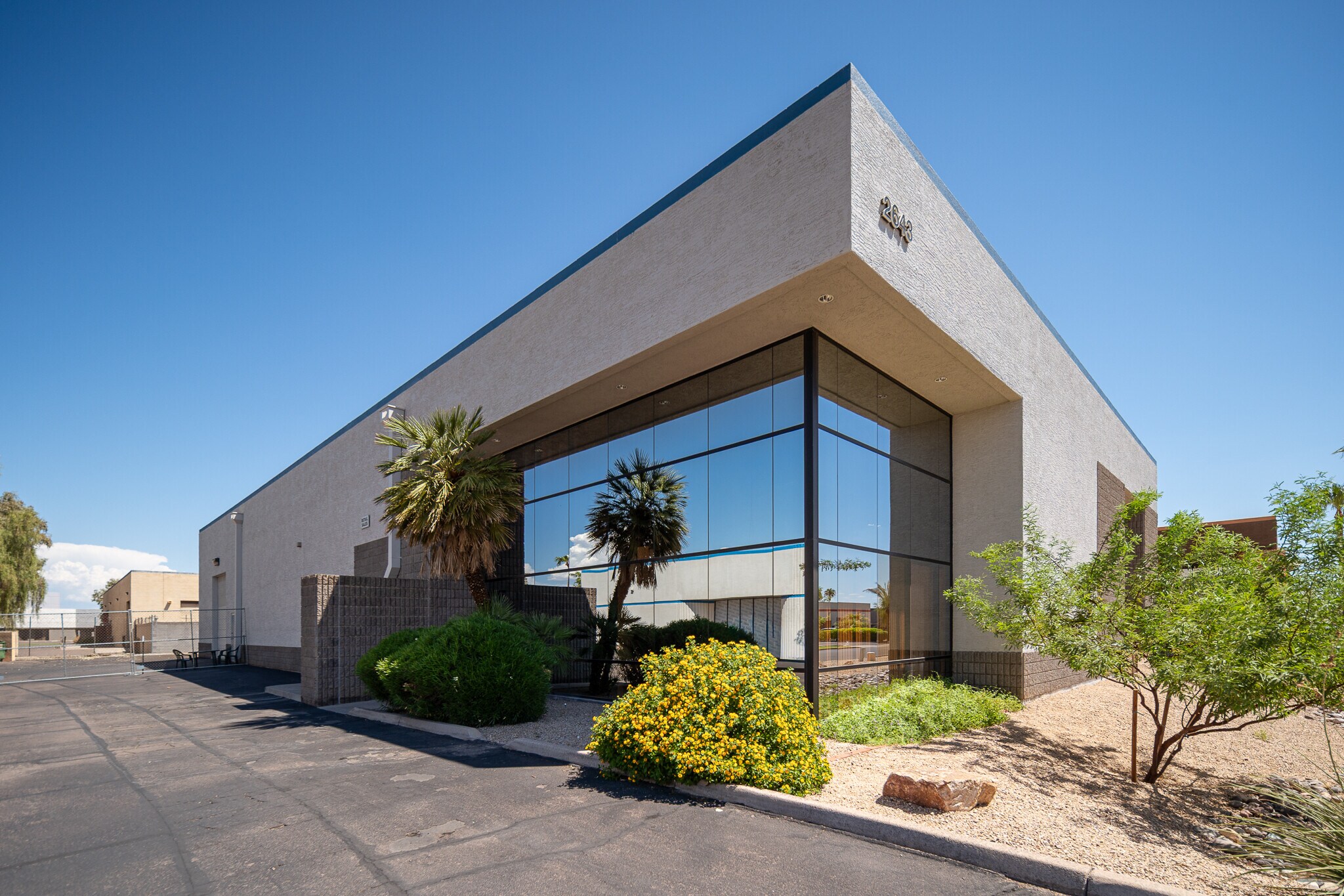 2643 N 37th Dr, Phoenix, AZ à vendre Photo de l’immeuble– Image 1 sur 17