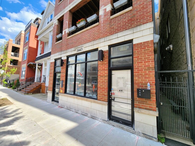 1443 W Belmont Ave, Chicago, IL à vendre - Photo de l’immeuble – Image 1 sur 6