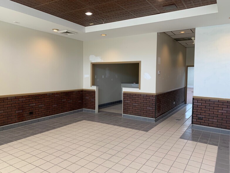 1733-1739 N Harlem Ave, Chicago, IL à louer - Hall d’entrée – Image 3 sur 18