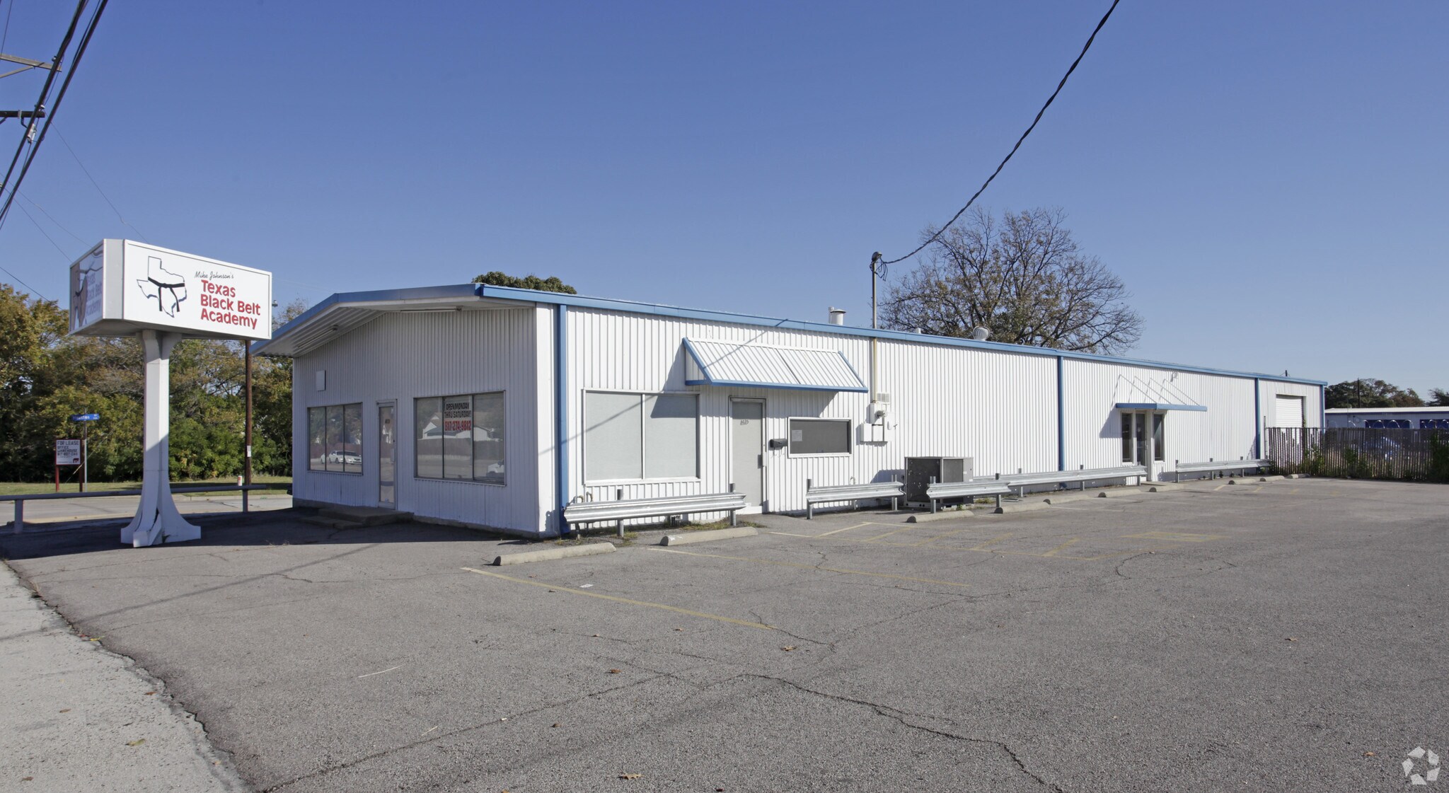 425 N Cooper St, Arlington, TX à louer Photo principale– Image 1 sur 4