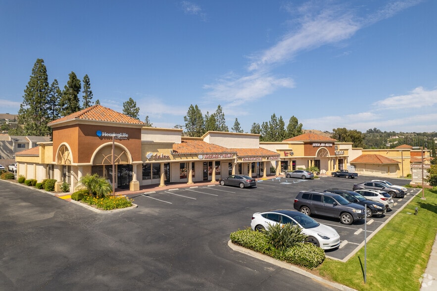 375-385 W Central Ave, Brea, CA à louer - Photo principale – Image 1 sur 2