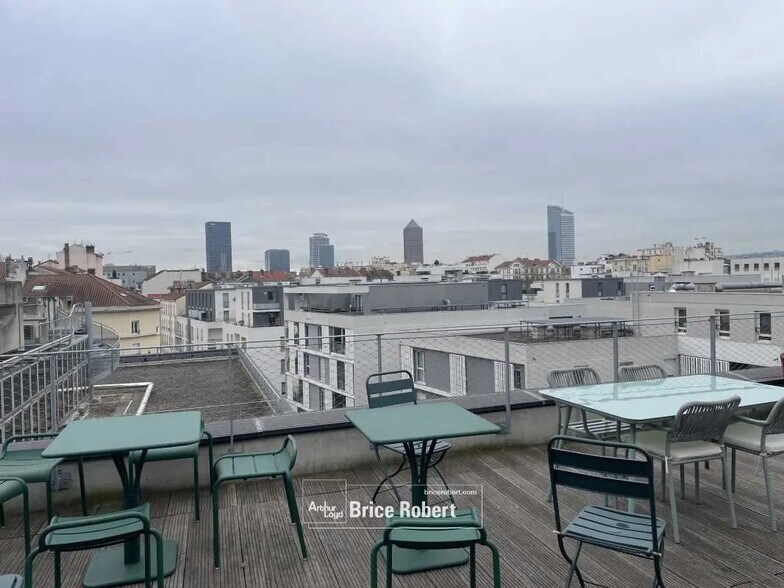 Bureau dans Villeurbanne à louer - Photo de l’immeuble – Image 2 sur 3