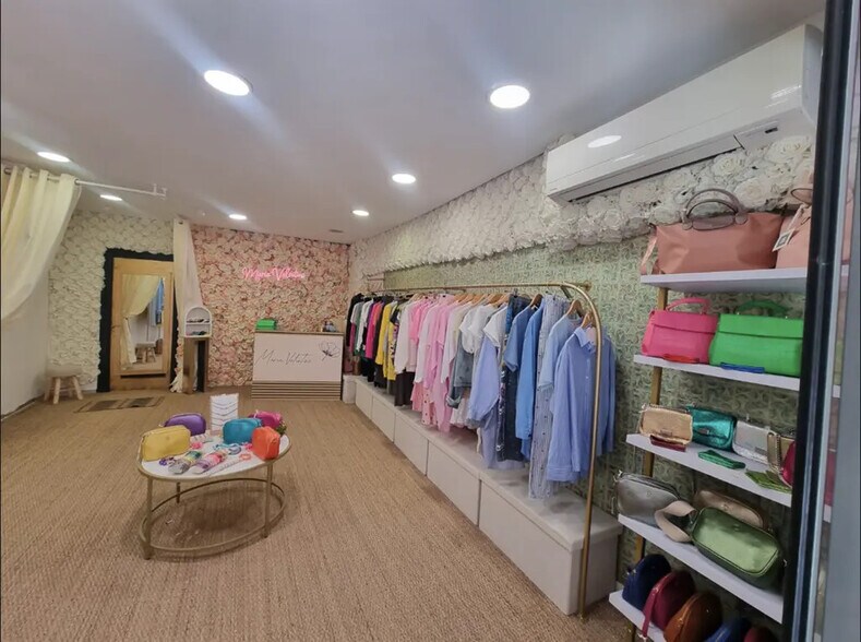 Local commercial dans Sanary-sur-Mer à louer - Photo intérieure – Image 2 sur 2