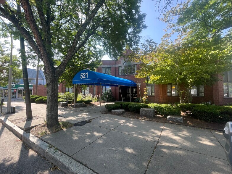 521 Mount Auburn St, Watertown, MA à louer - Photo de l’immeuble – Image 3 sur 14