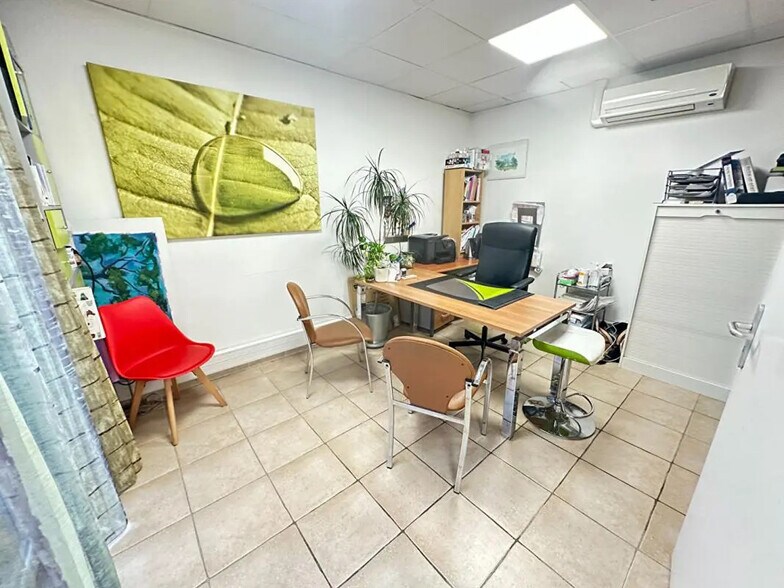 Bureau dans Bouc-Bel-Air à vendre - Photo de l’immeuble – Image 1 sur 7