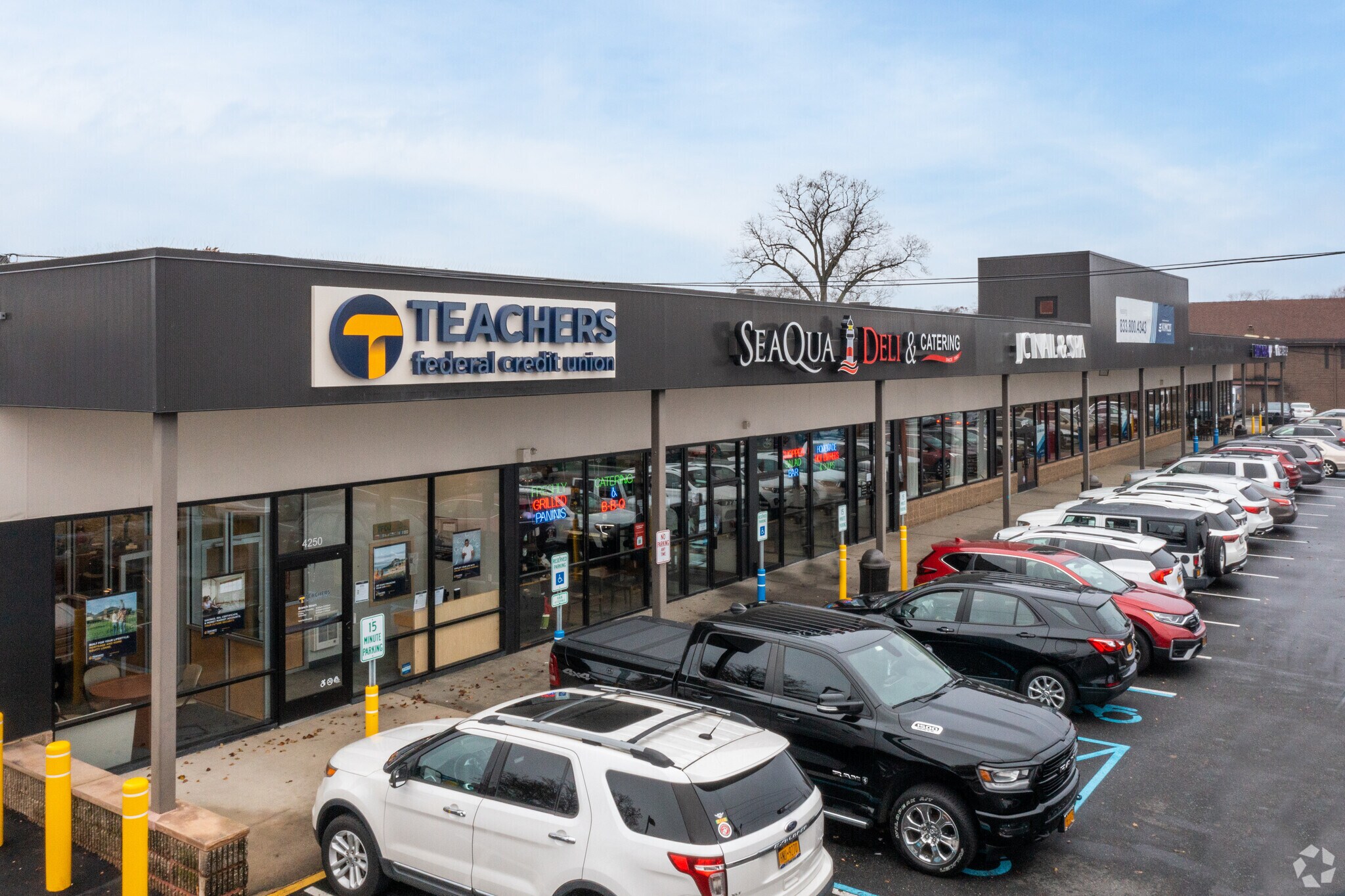 4250-4550 Jerusalem Ave, North Massapequa, NY à louer Photo principale– Image 1 sur 5