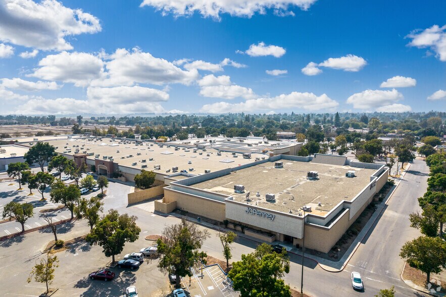 1268 E Gibson Rd, Woodland, CA à vendre - Photo de l’immeuble – Image 2 sur 5