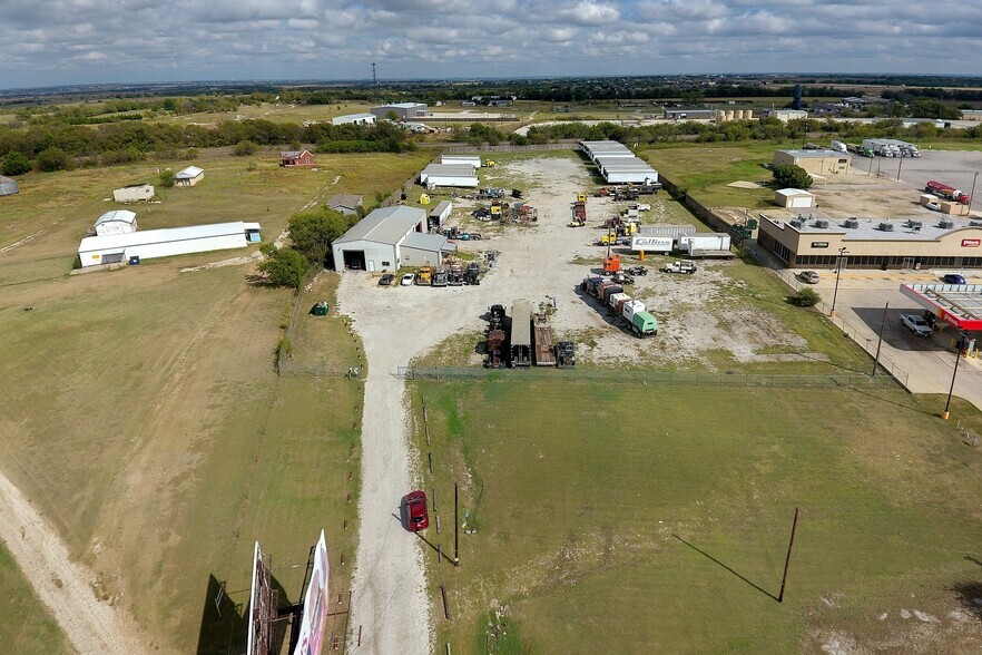 8209 S US Highway 287, Rhome, TX à louer - Photo de l’immeuble – Image 3 sur 9