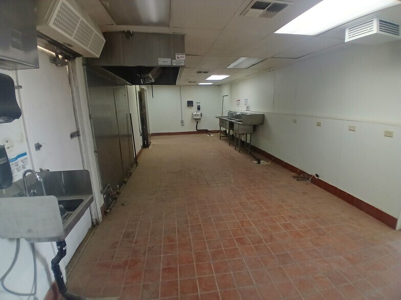 32733 Highway 18, Lucerne Valley, CA à louer - Photo de l’immeuble – Image 3 sur 23