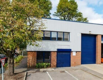 Willow Rd, Slough à louer - Photo de l’immeuble – Image 2 sur 5