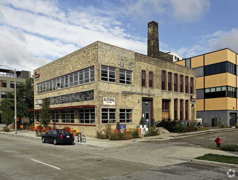 170 S 1st St, Milwaukee, WI à louer - Photo de l’immeuble – Image 3 sur 5