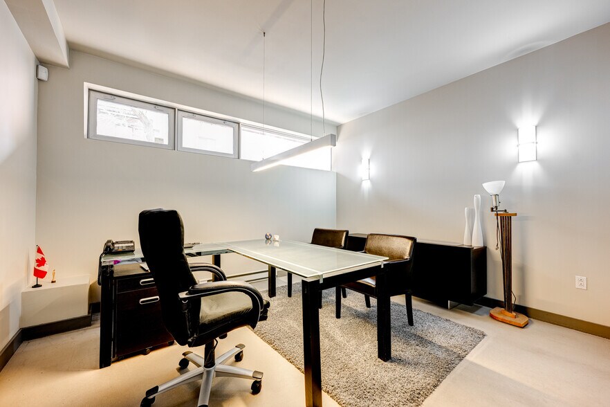 2006 Rue Atateken, Montréal, QC à vendre - Photo de l’immeuble – Image 2 sur 4