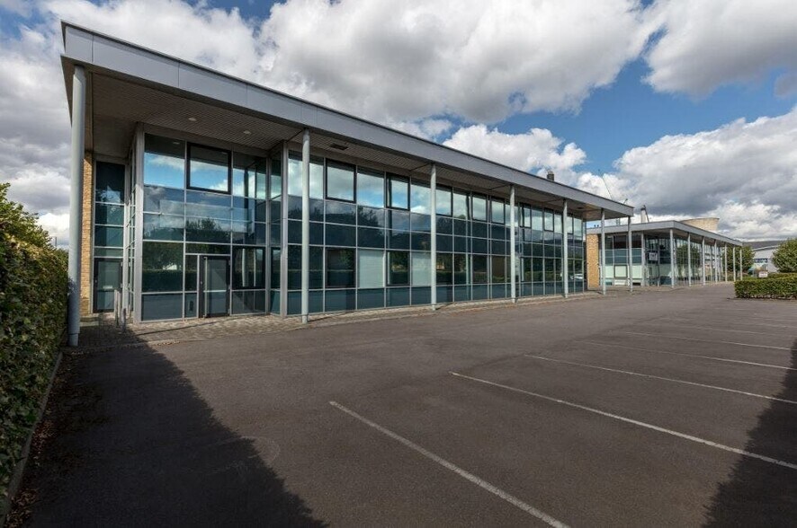 240-241 Gresham Rd, Slough à louer - Photo de l’immeuble – Image 2 sur 15