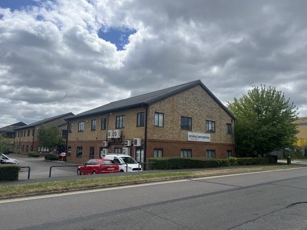 139 Faraday Rd, Crawley à vendre - Photo de l’immeuble – Image 3 sur 5