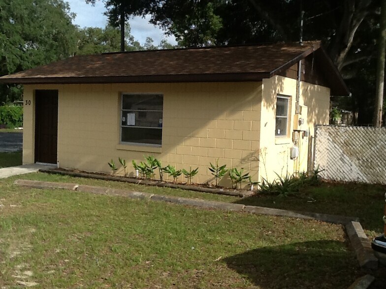 30 E Saint Louis Ave, Eustis, FL à louer - Photo de l’immeuble – Image 2 sur 10