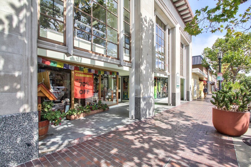 482 Alvarado St, Monterey, CA à louer - Photo de l’immeuble – Image 2 sur 18