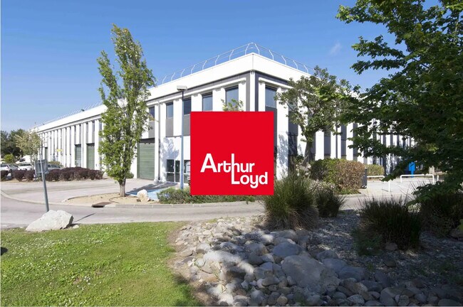 Plus de détails pour Local d'activités à louer