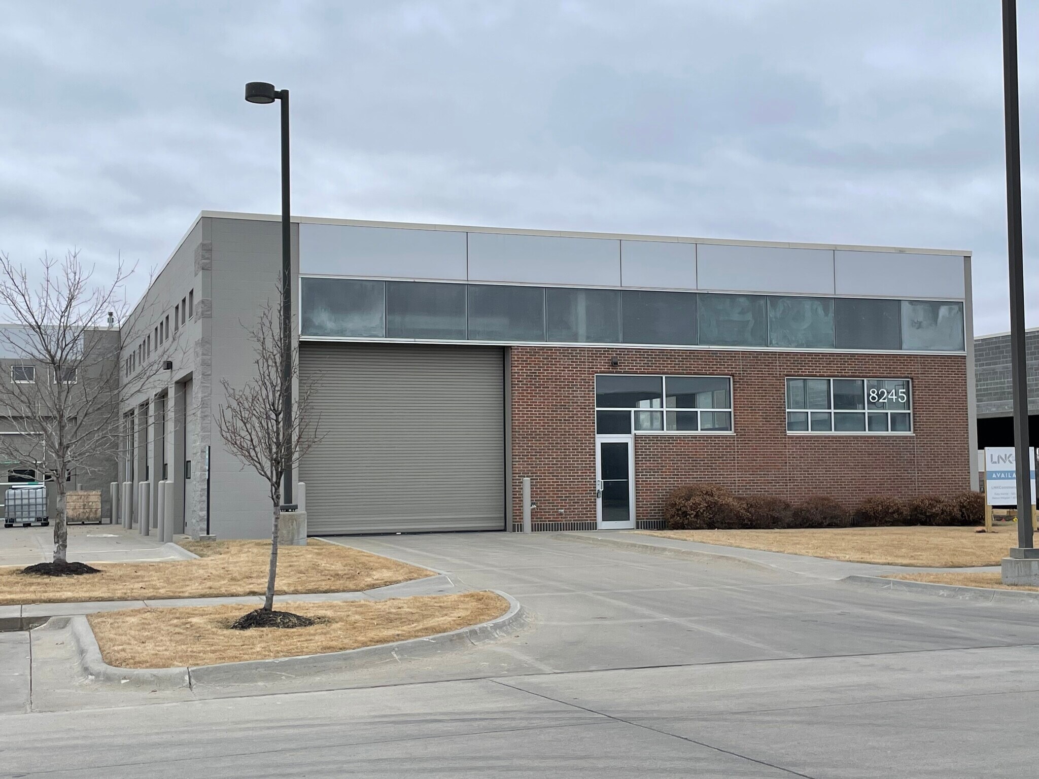 8245 Cody Dr, Lincoln, NE à vendre Photo de l’immeuble– Image 1 sur 19