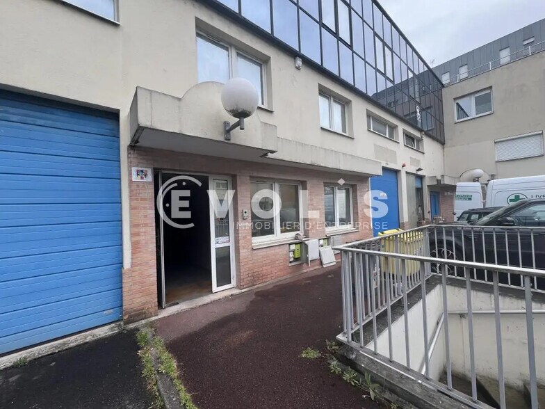 Local d’activités dans Alfortville à louer - Photo de l’immeuble – Image 1 sur 13