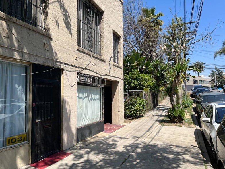 1035 Myra Ave, Los Angeles, CA à louer - Photo de l’immeuble – Image 2 sur 11