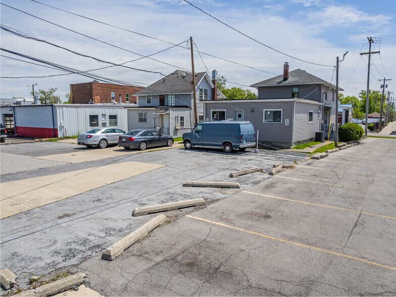 1121 E State Blvd, Fort Wayne, IN à vendre - Photo de l’immeuble – Image 2 sur 23