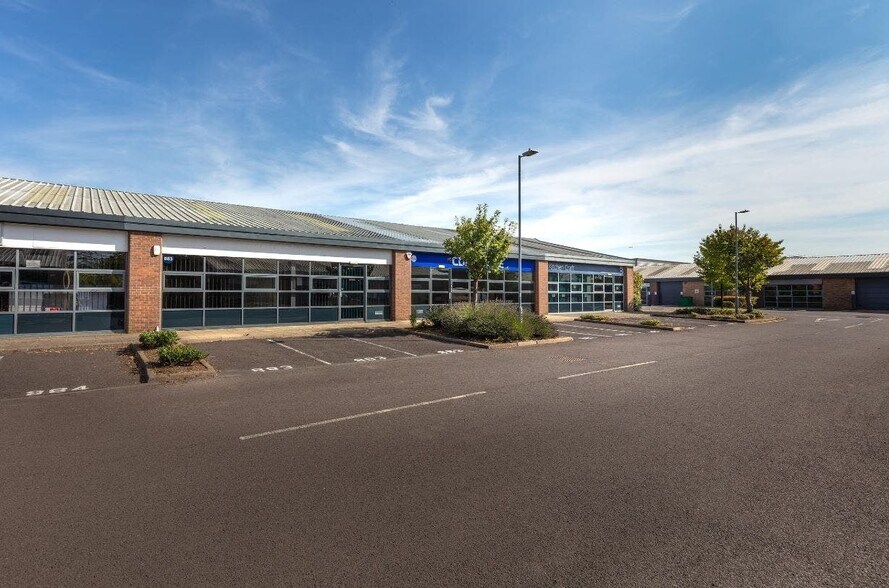 882 Plymouth Rd, Slough à louer - Photo de l’immeuble – Image 3 sur 17