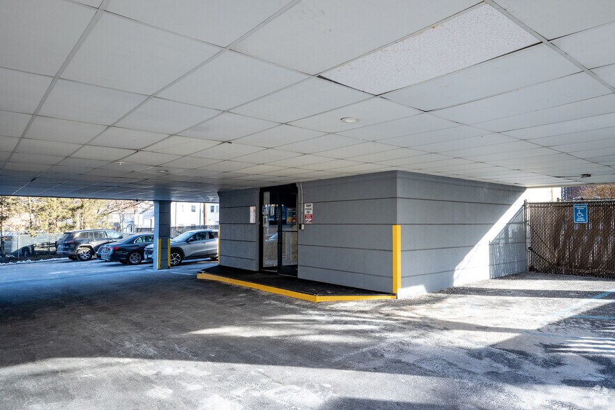 7 High St, Huntington, NY à louer - Photo de l’immeuble – Image 3 sur 7