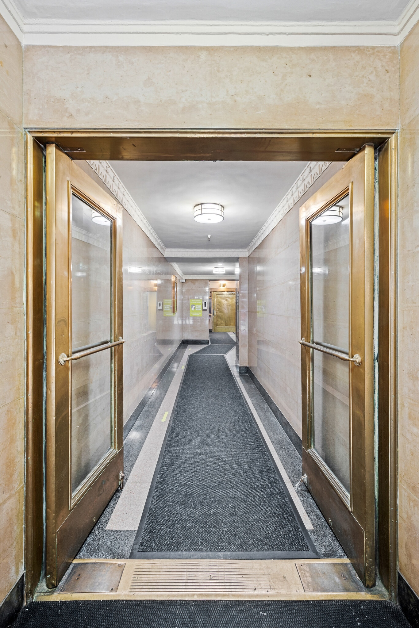 227-229 W 29th St, New York, NY à louer Hall d’entrée– Image 1 sur 3