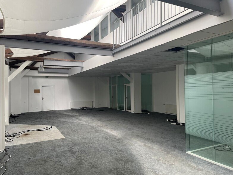 Local d’activités dans Clamart à louer - Photo de l’immeuble – Image 3 sur 12