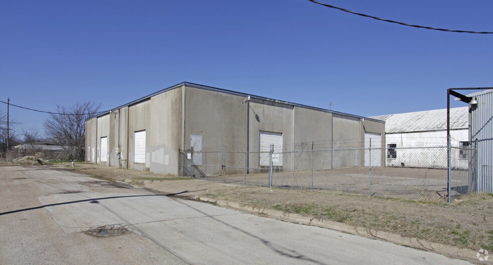 2742 Bryan Ave, Fort Worth, TX à louer - Photo de l’immeuble – Image 2 sur 9