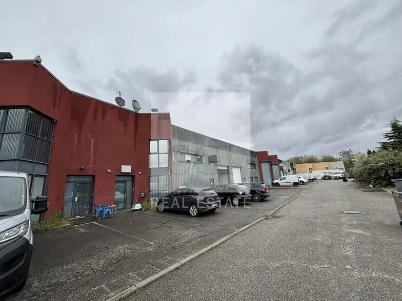 Local d'activités dans Villeurbanne à vendre - Photo de l’immeuble – Image 2 sur 24
