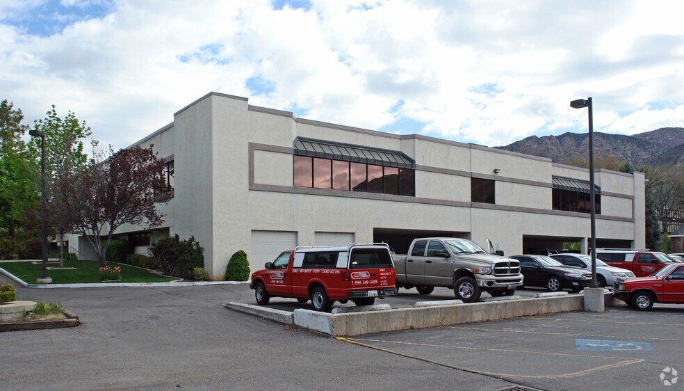 3293 Harrison Blvd, Ogden, UT à louer - Photo de l’immeuble – Image 3 sur 6
