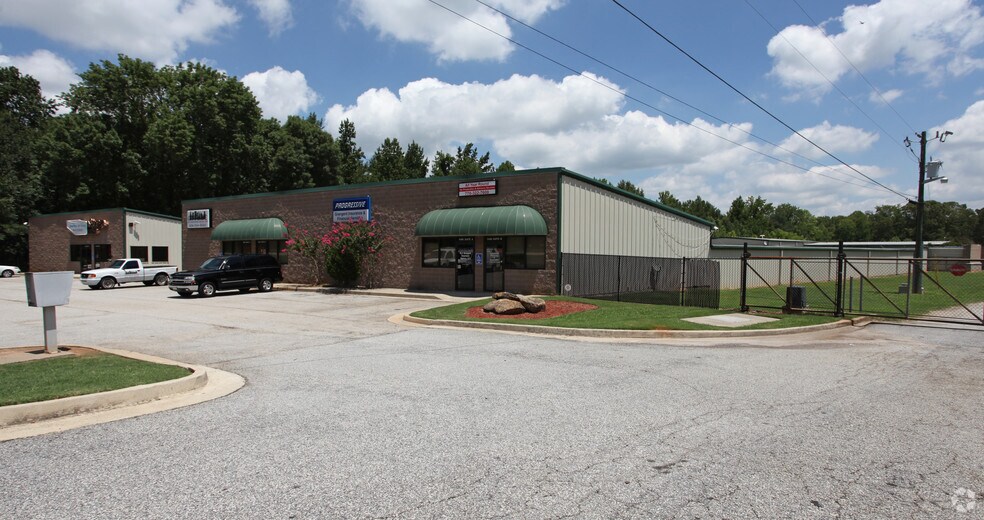 5484 Flakes Mill Rd, Ellenwood, GA à louer - Photo principale – Image 2 sur 4
